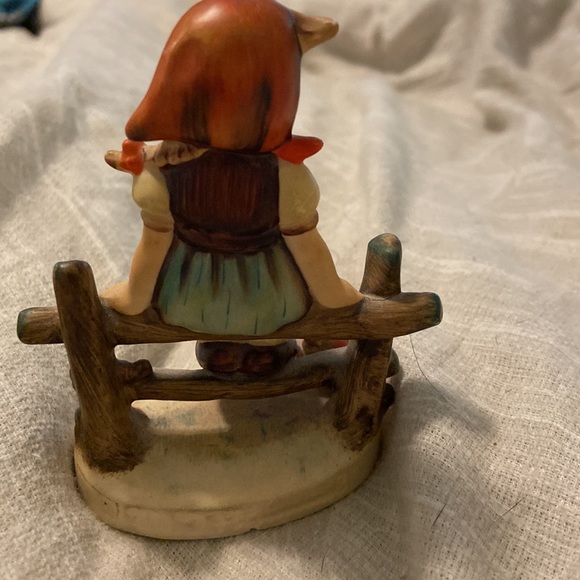 Goebel Hummel Figurine just resting. - Picture 3 of 6